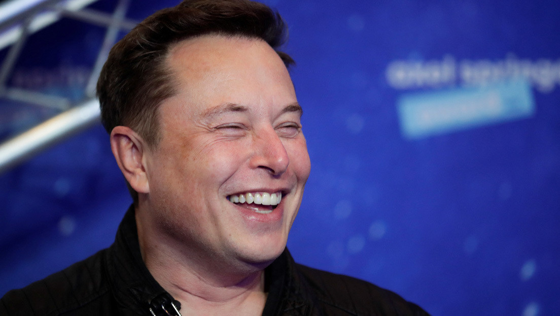 La madre de Elon Musk recuerda que su hijo tuvo que repetir un examen de informática porque... su nota fue demasiado 'increíble'