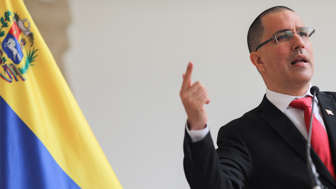 Venezuela rechaza las "agresiones crueles y sistemáticas" de EE.UU. luego de que Biden extendiera la declaratoria de emergencia contra Caracas