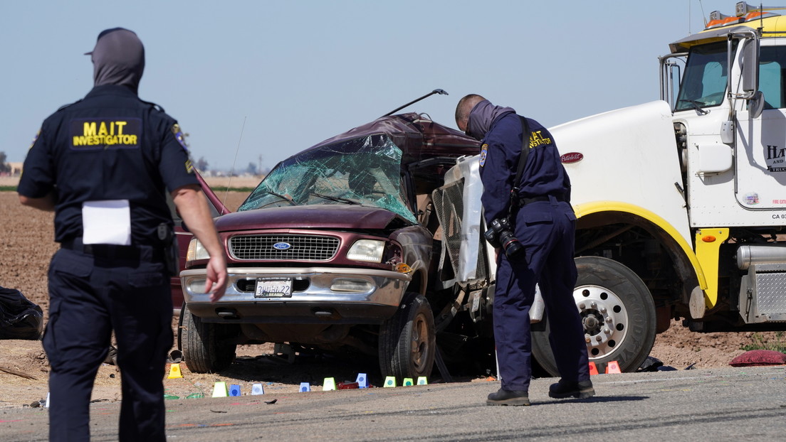 Un accidente deja 13 muertos en California y ahora las autoridades investigan si el auto ingresó a EE.UU. por un agujero en la valla fronteriza