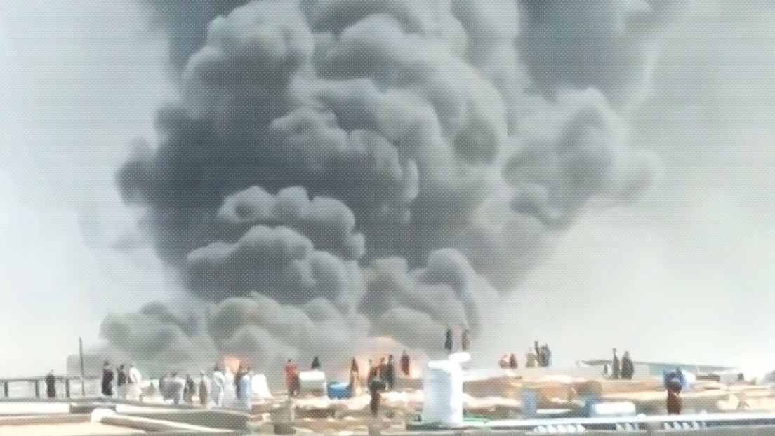 VIDEO: Se desata un gran incendio en unas oficinas aduaneras en la frontera entre Irán y Afganistán