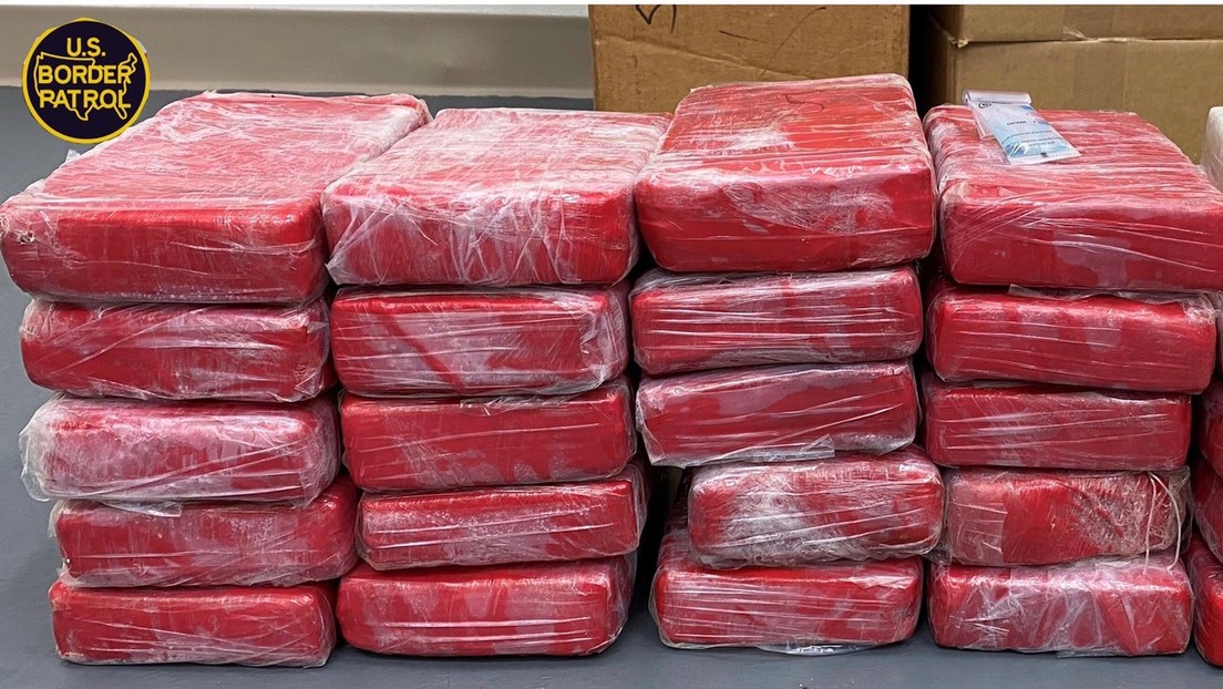 Un "buen samaritano" encuentra 25 paquetes de cocaína flotando en una playa de Florida y alerta a la Policía