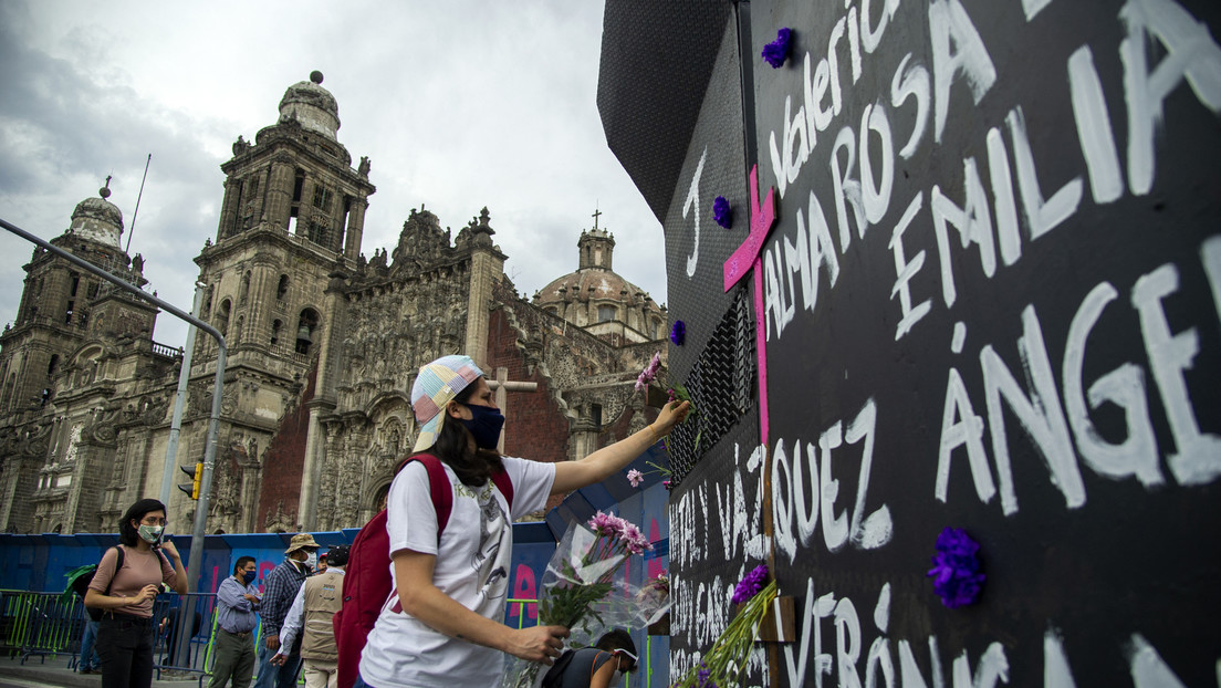 La justificación que ofreció López Obrador sobre las vallas que cercan el Palacio Nacional en el Día de la Mujer