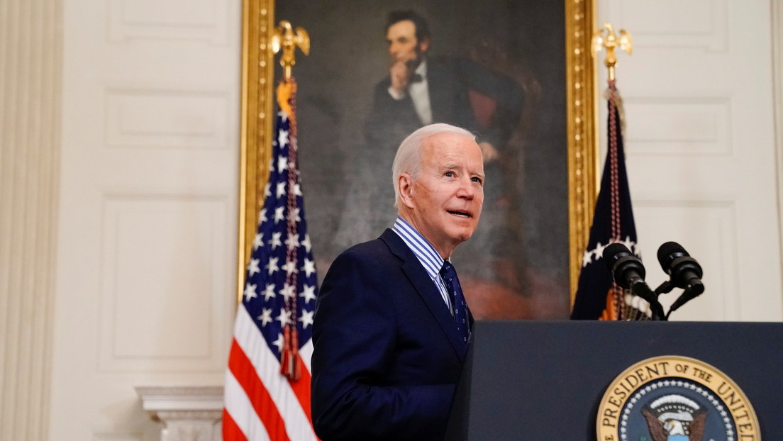 Biden firma dos órdenes ejecutivas para eliminar la desigualdad de género y garantizar una educación libre de violencia sexual