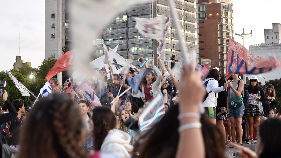 El 'Último primer día': la celebración de estudiantes en Argentina que causa polémica y algunos problemas nuevos por la pandemia