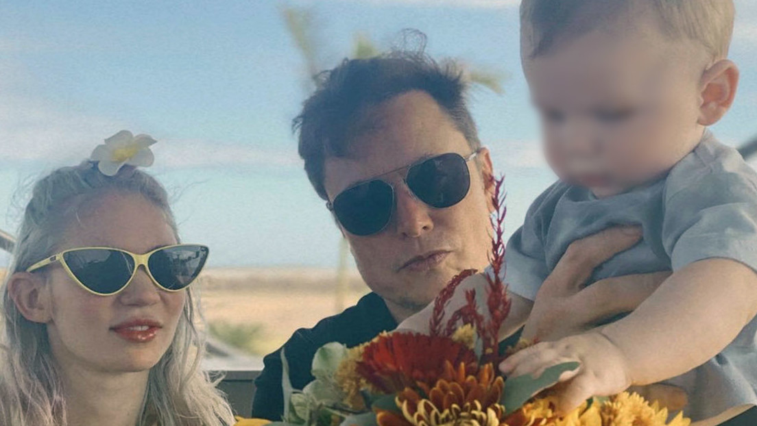 FOTO: Elon Musk comparte una imagen familiar íntima junto a Grimes y su hijo X Æ A-Xii
