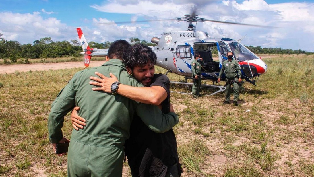 VIDEOS: Rescatan a un piloto que cayó con su avión en la selva amazónica, estuvo desparecido 36 días y sobrevivió comiendo huevos de aves y frutas