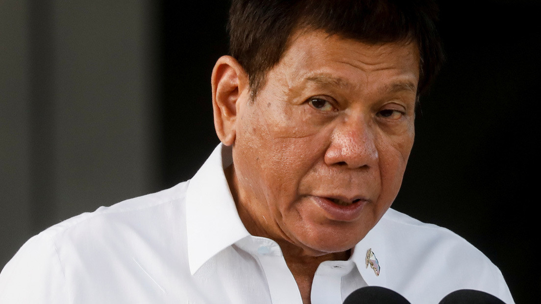 La orden de Duterte de "matar de inmediato" a rebeldes comunistas es calificada como legal por su portavoz