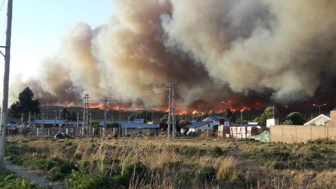 "Una situación catastrófica": nuevos incendios en el sur de Argentina provocan heridos y arrasan viviendas (VIDEOS)