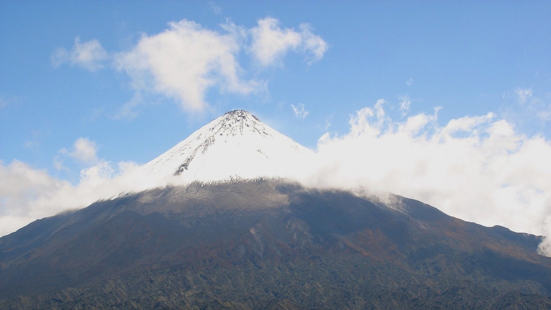 El volcán Sangay en Ecuador emite una columna de cenizas de más de 8.000 metros y afecta a varias provincias
