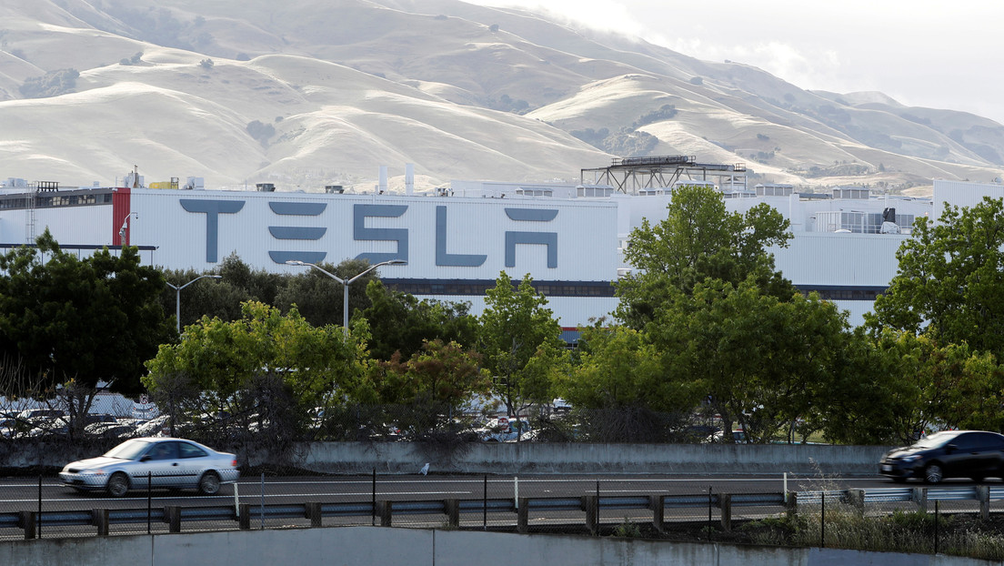 VIDEO: Se produce un incendio en una fábrica de Tesla en California