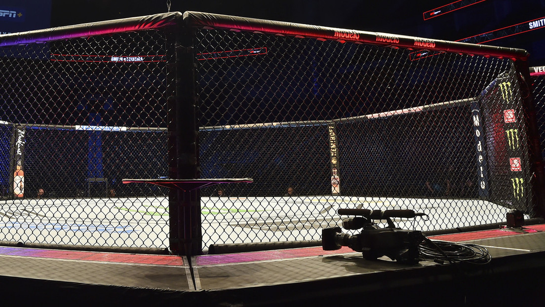 VIDEO: Luchador de MMA se libera de un estrangulamiento y noquea a su rival