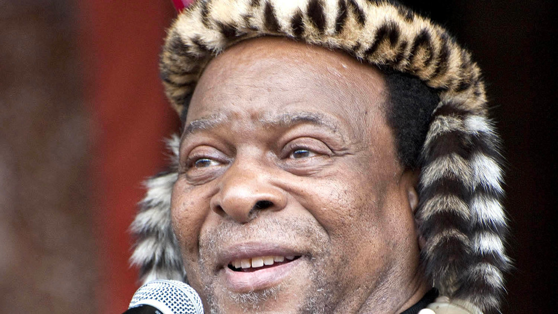 Muere Zwelithini, 'rey sin reino' que fue un símbolo del nacionalismo zulú y acabó convirtiéndolos en inquilinos en sus tierras: ¿qué se sabe de él?
