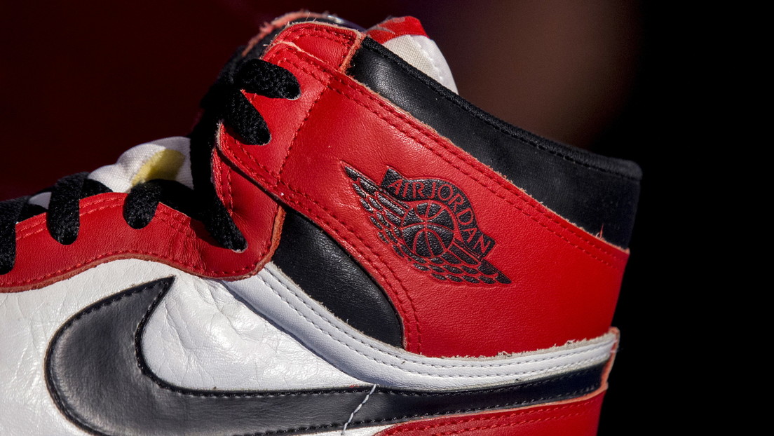 VIDEO: 'Resucitan' un par de las míticas zapatillas Nike Air Jordan 1 de 1985