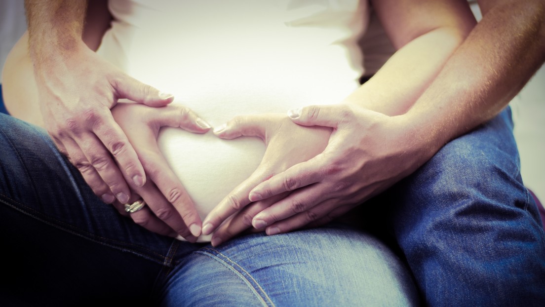 Clave para estudiar la infertilidad y el aborto espontáneo: crean un modelo de embrión humano a partir de células de la piel