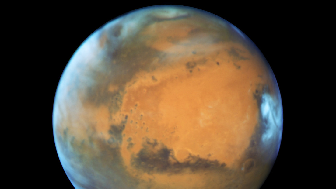 ¿Qué pasó con el agua de Marte? Un estudio sugiere que la mayor parte de ella podría seguir 'atrapada' en el planeta