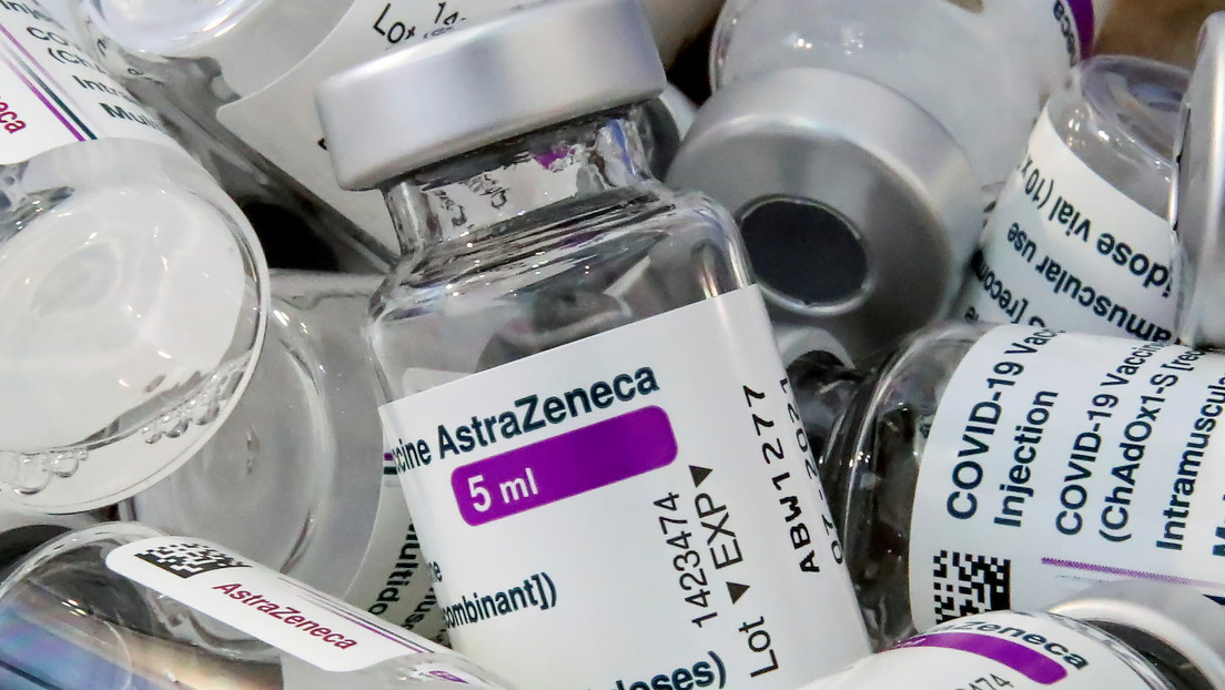 Científicos noruegos afirman que AstraZeneca sí causa coágulos de sangre mientras expertos británicos y neerlandeses lo descartan