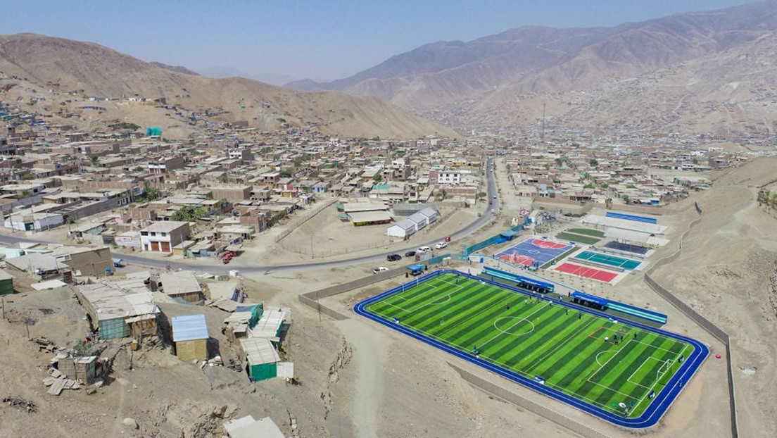 "En vez de eso, traigan agua": La inauguración de una cancha sintética y una pista atlética en una zona marginada de Perú levanta polémica