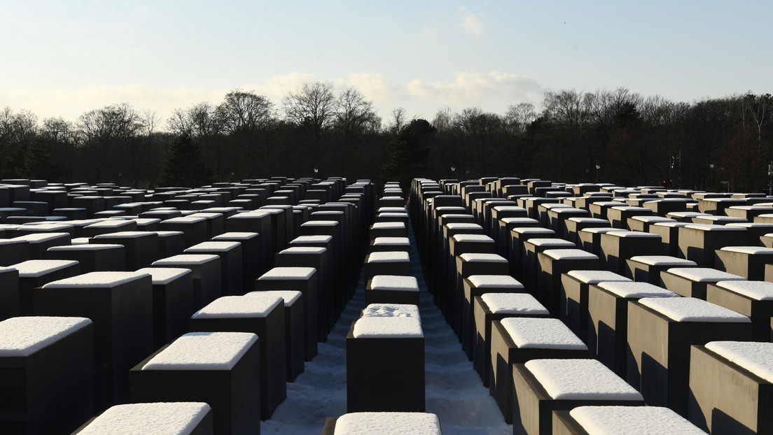 Un británico que de niño escuchó a su padrastro hablar sobre crímenes nazis se entera años después de que en realidad participó en ellos