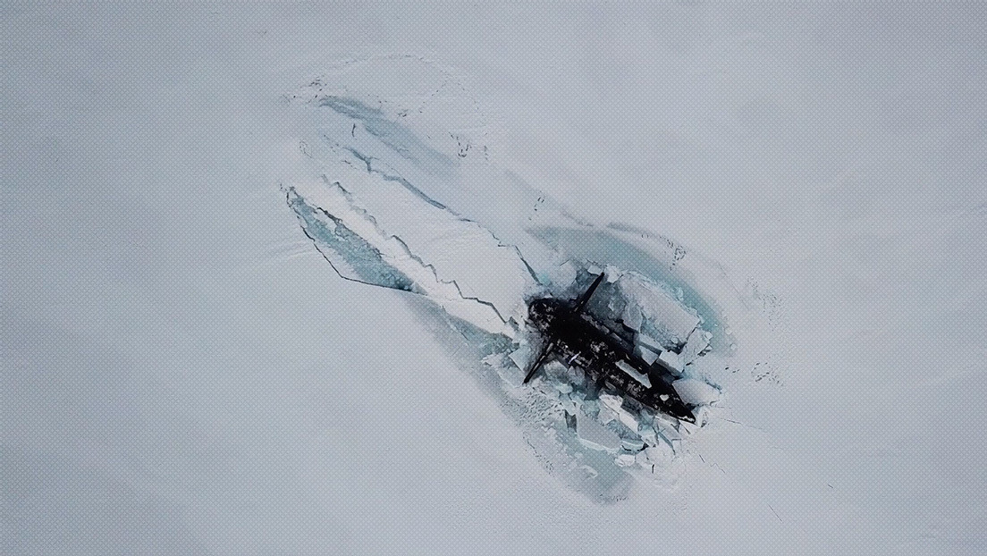 VIDEO: Por primera vez en la historia, tres submarinos nucleares rusos emergen por debajo del hielo durante maniobras en el Ártico