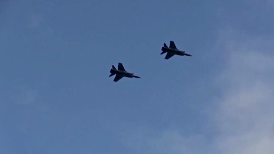Dos cazas rusos MiG-31 sobrevuelan por primera vez el Polo Norte reabasteciéndose en vuelo