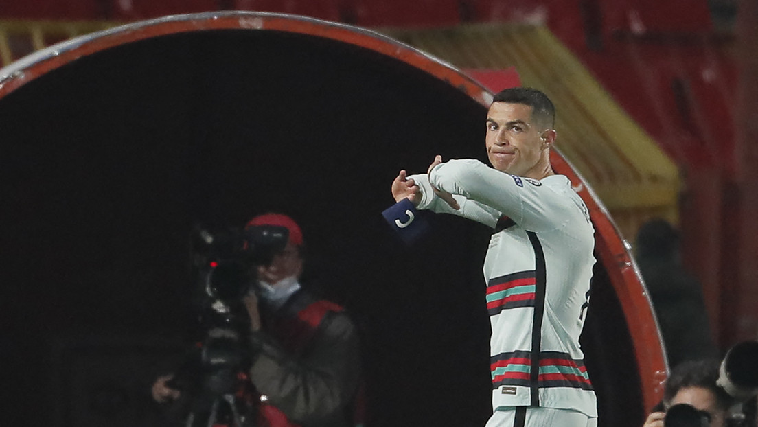 Cristiano Ronaldo se pronuncia luego de arrojar con rabia su brazalete de capitán de Portugal y salir del campo en el partido contra Serbia