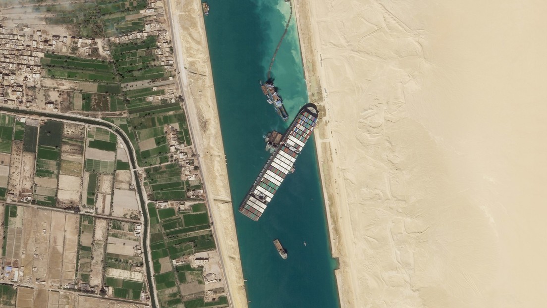 La luna llena y la marea alta ayudaron en el reflote parcial del Ever Given en el canal de Suez