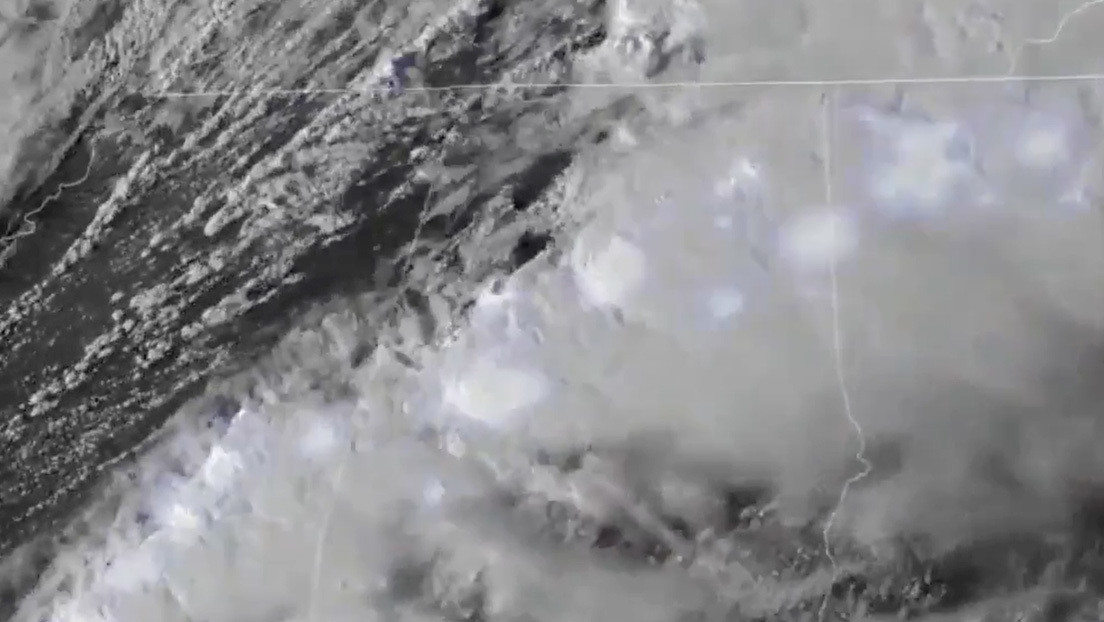 VIDEO: Satélites captaron el momento en que se formó la 'supercélula' de tornados que ha dejado 5 muertos en el sur de EE.UU.