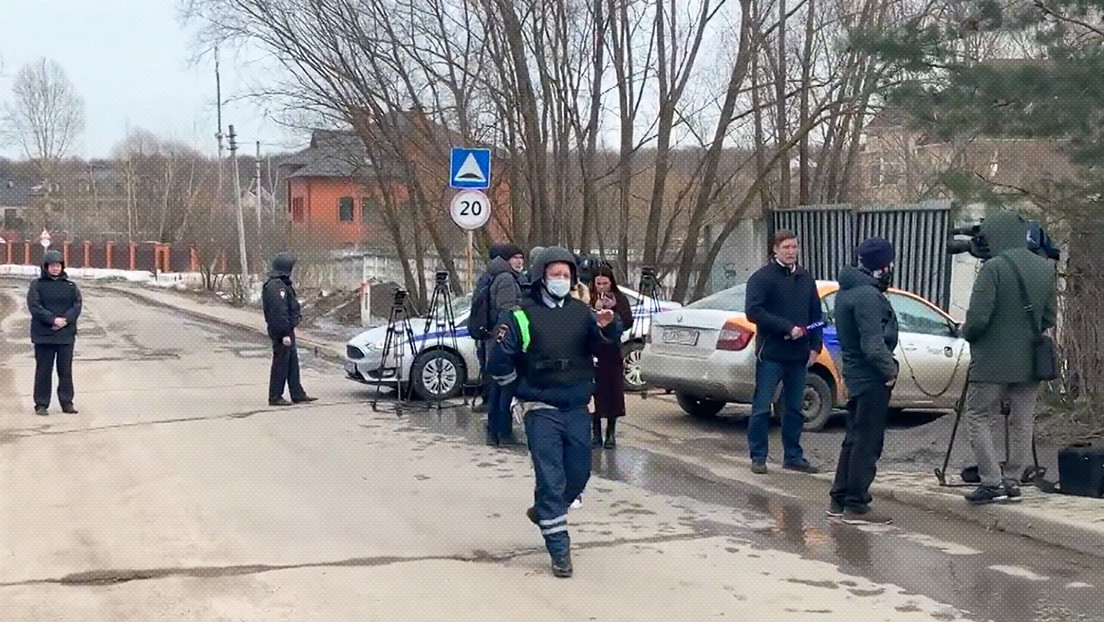Un hombre se atrinchera en una casa y abre fuego contra guardias rusos en la región de Moscú