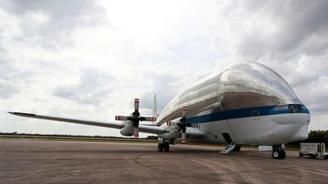 VIDEO: El abombado avión de transporte de la NASA Super Guppy aterriza en un aeropuerto de Arizona