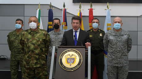 Indignación en Colombia después que el ministro de Defensa dijera que los niños que murieron por un bombardeo del Ejército eran "máquinas de guerra"