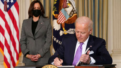 Casi la mitad de los estadounidenses cree que Biden no toma las decisiones en la Casa Blanca