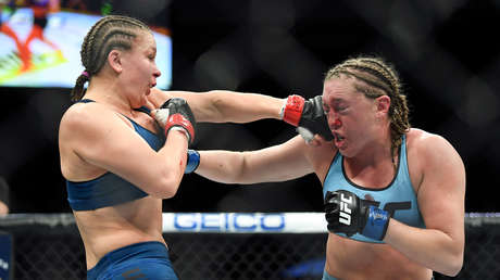 Una luchadora de la UFC se desmaya dos veces en pleno pesaje debido a una posible deshidratación por bajar de peso (VIDEO)