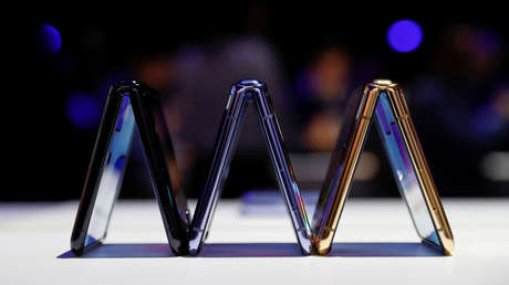 Reportan que Samsung prepara un teléfono móvil con pantalla de doble pliegue