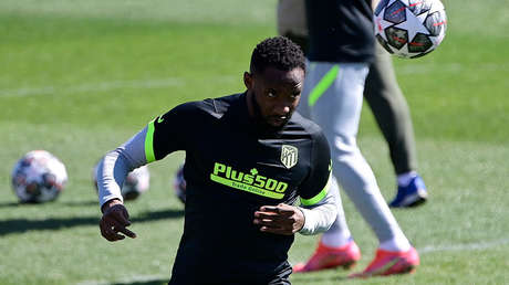 Un delantero del Atlético de Madrid colapsa en el entrenamiento, provocando el pánico entre sus compañeros (VIDEO)