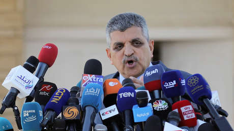El presidente de la Autoridad del Canal de Suez anuncia que el atasco de tráfico de cientos de barcos se resolverá en 3 días y medio