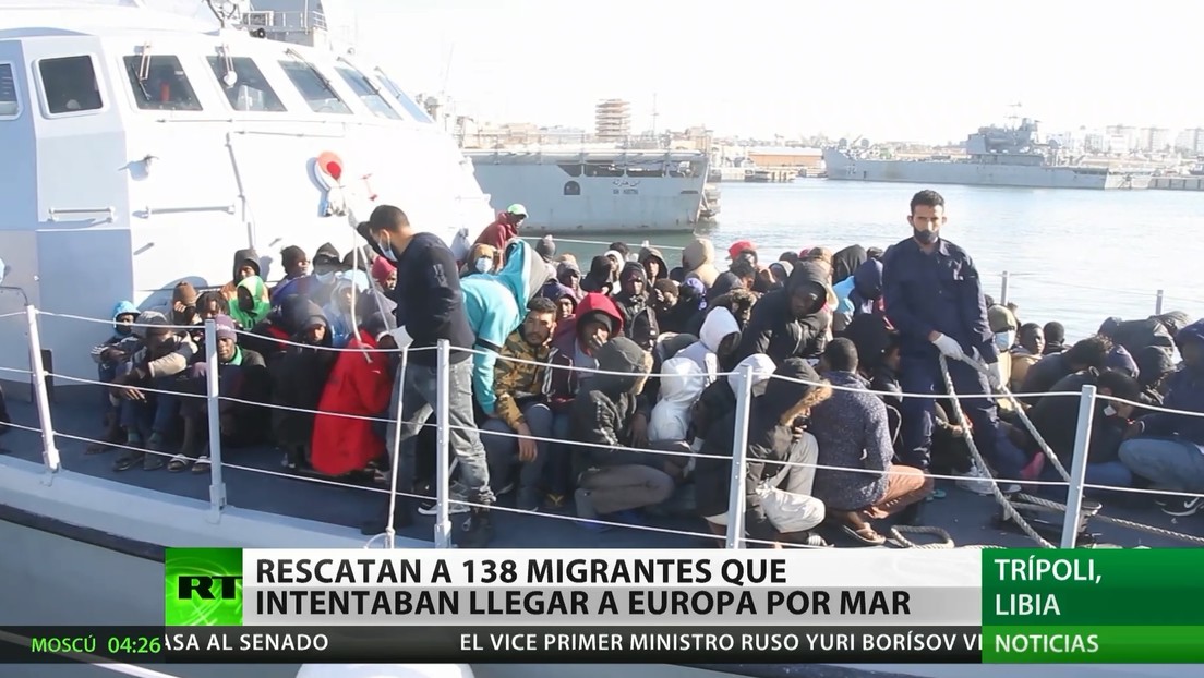 Rescatan a 138 migrantes que intentaban llegar a Europa por el mar