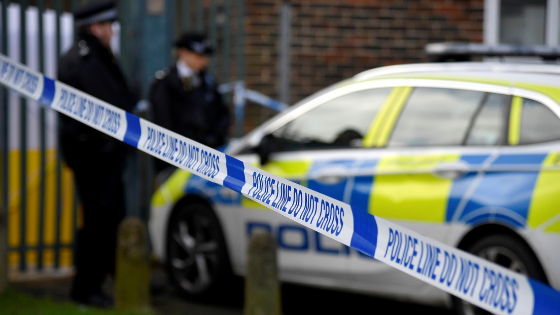 Condenan al primer policía británico por terrorismo, tras unirse a un grupo neonazi después de que la familia de su novia musulmana lo rechazara
