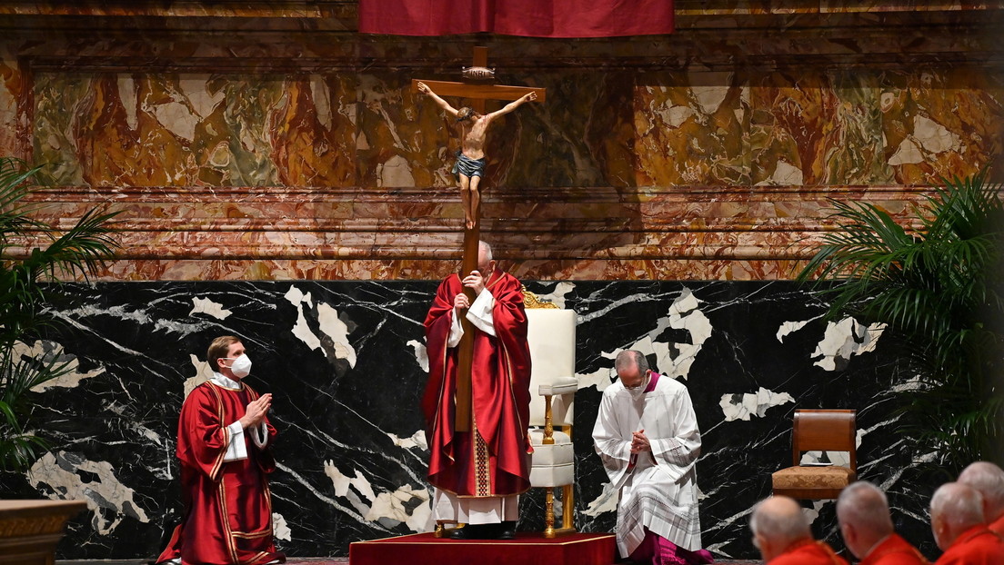 VIDEO: el papa Francisco oficia la ceremonia de la Pasión de Cristo del Viernes Santo