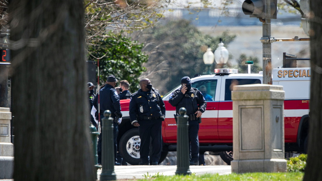 Un policía muere y otro resulta herido tras ser embestidos por un vehículo cerca del Capitolio de EE.UU.