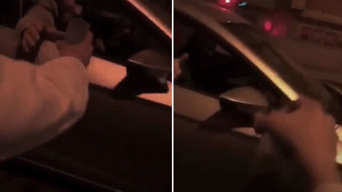 VIDEO: Jóvenes van de fiesta en coche por Madrid, pasan una copa por la ventanilla a otro auto pero resulta ser la Policía