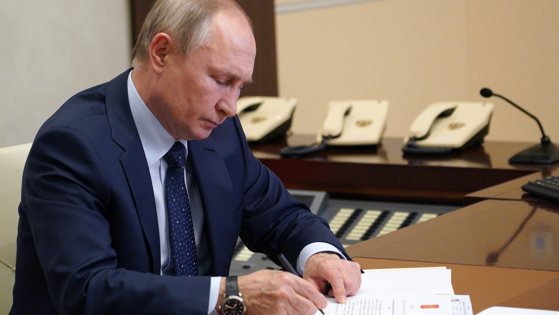 Putin firma un paquete de leyes con castigos más severos para la justificación del nazismo y los insultos a los veteranos