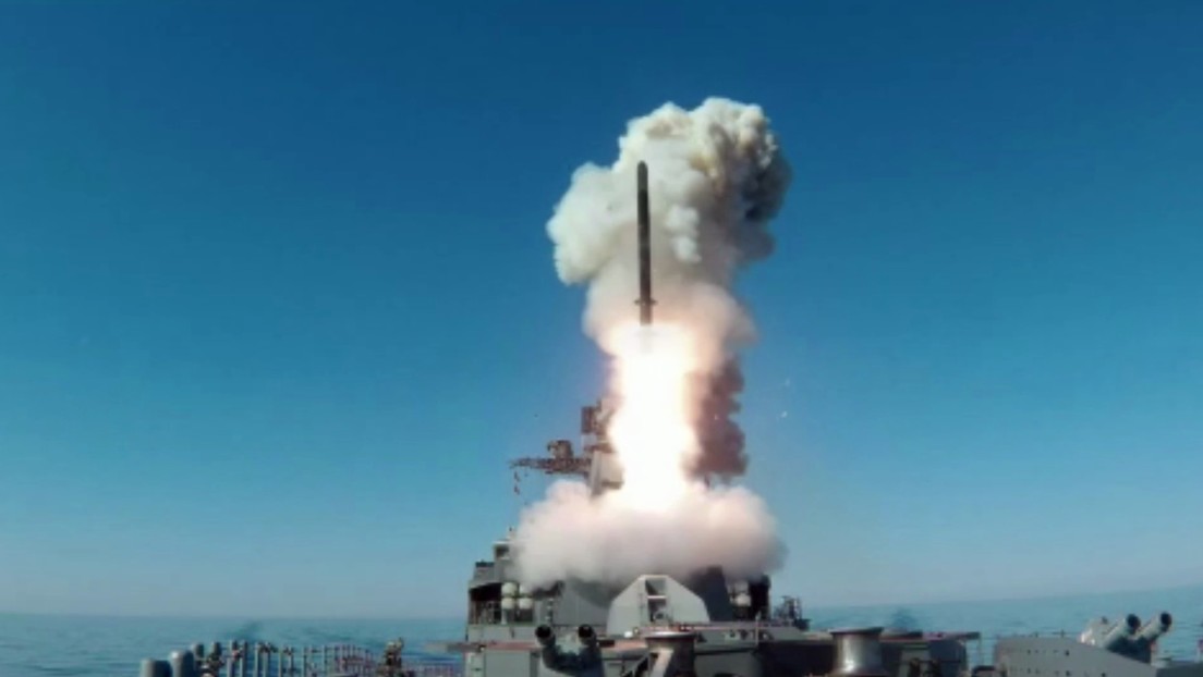 VIDEO: Modernizada fragata rusa dispara por primera vez un misil de largo alcance Kalibr contra un objetivo terrestre durante unos ejercicios