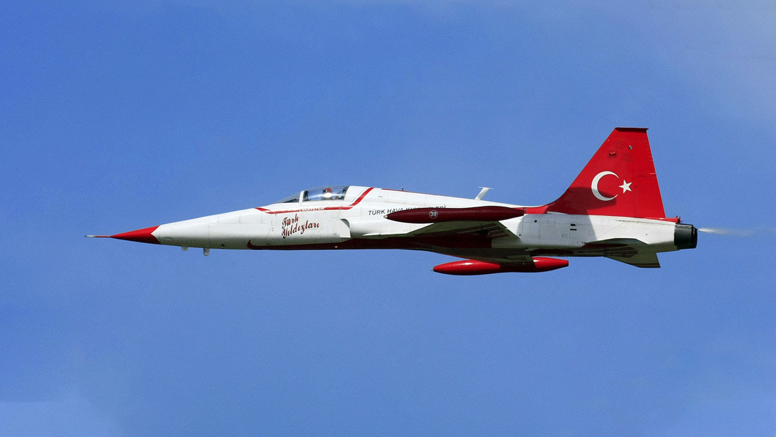 Un caza se estrella en el centro de Turquía (VIDEO)