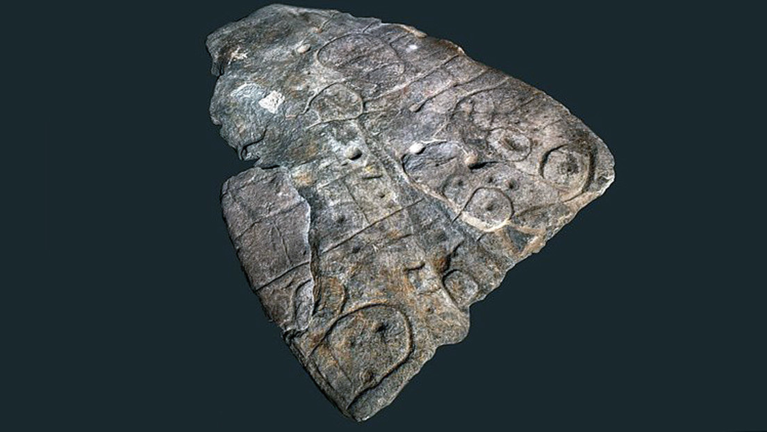 Descifran el mapa 3D más antiguo de Europa escondido en una losa sepulcral de la Edad de Bronce