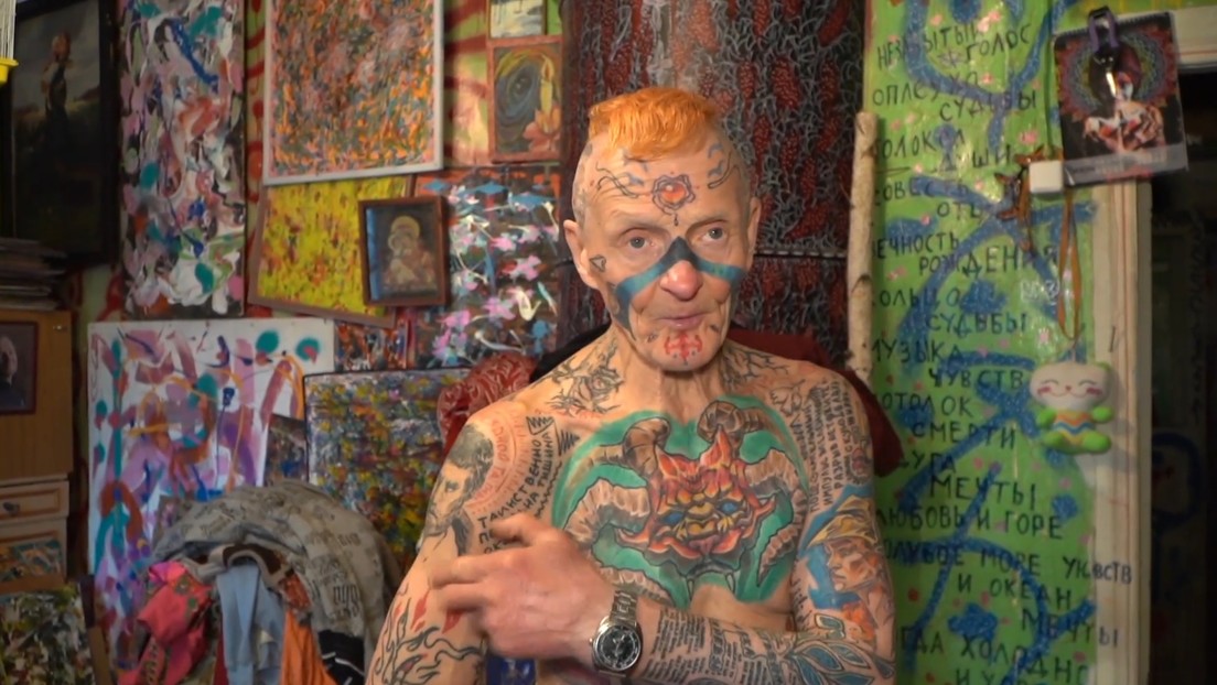 VIDEO: Un jubilado ruso se hace más de 60 tatuajes en menos de dos años y conquista Internet con su llamativa apariencia