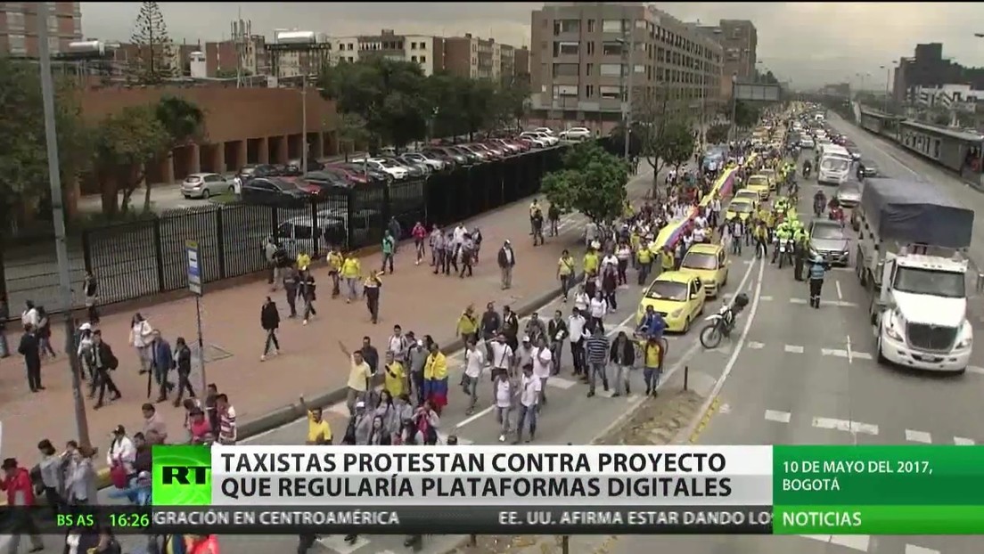 Taxistas colombianos protestan contra un proyecto que regularía las plataformas digitales