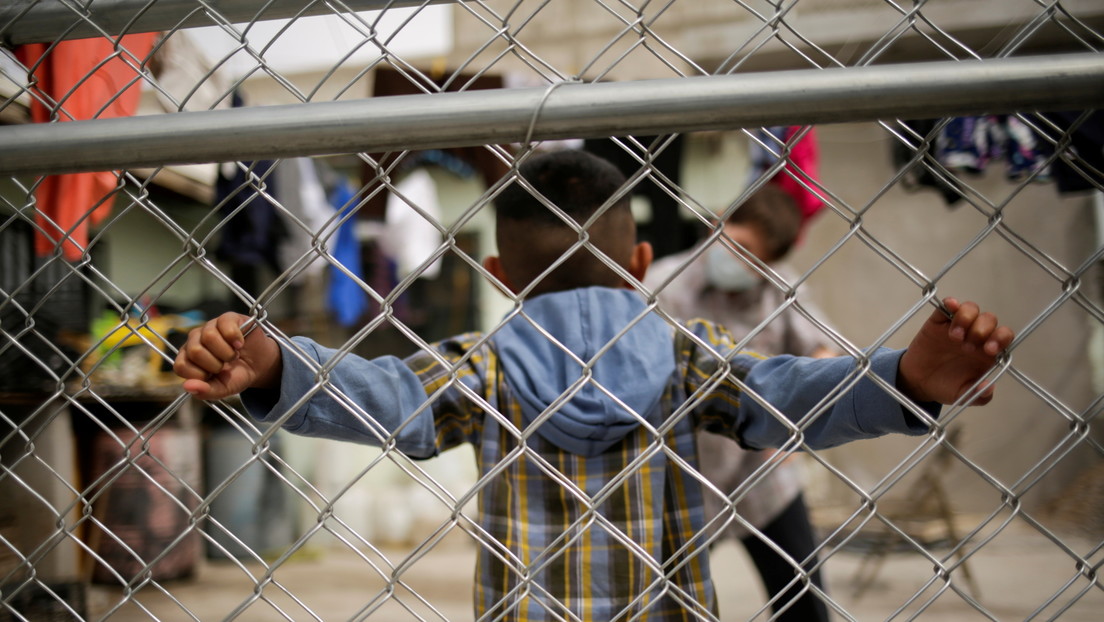 El gobernador de Texas exige el cierre de una instalación para niños migrantes después de denuncias de abusos sexuales