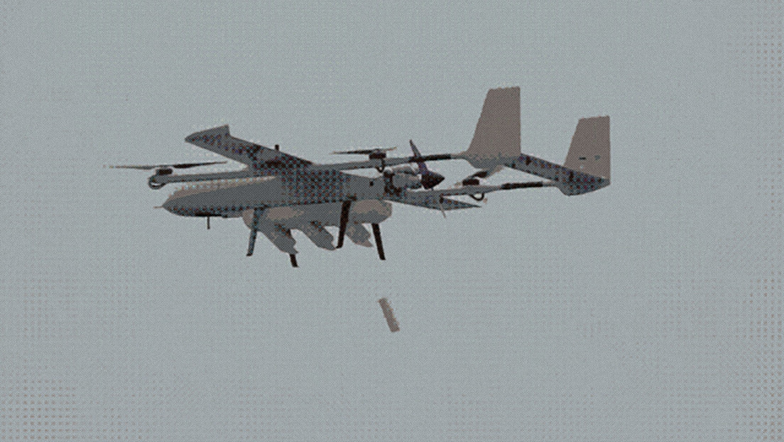 Portaaviones volador: China prueba en vuelo un dron nodriza que transporta un enjambre de pequeños drones