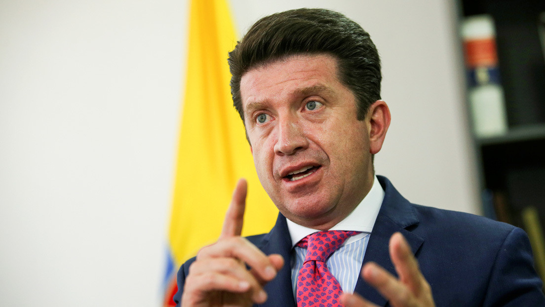 Ministerio de Defensa de Colombia firma un millonario contrato de asesoría comunicacional: ¿por qué es polémico?