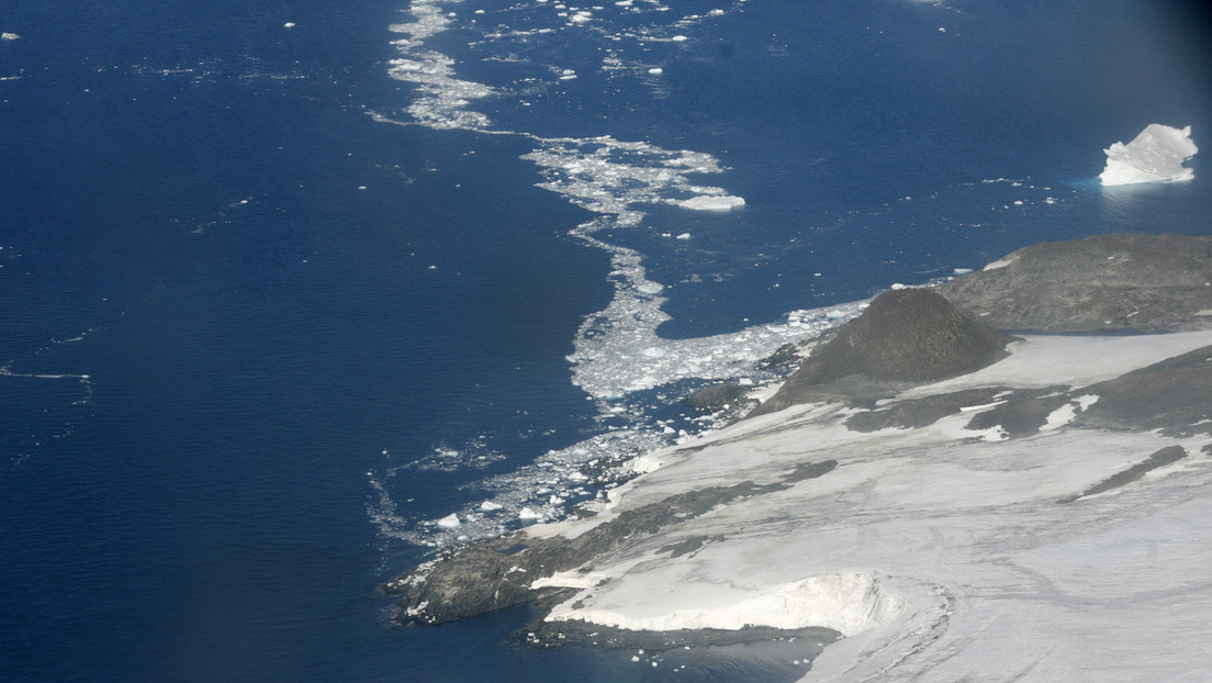 Derretimiento de plataformas de hielo en la Antártida llevaría a que "cantidades inimaginables" de agua se viertan en océanos, advierten científicos